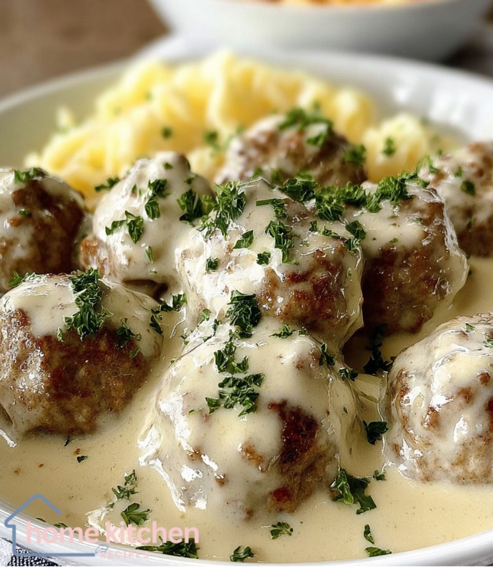 Slow Cooker Creamy Swedish Meatballs